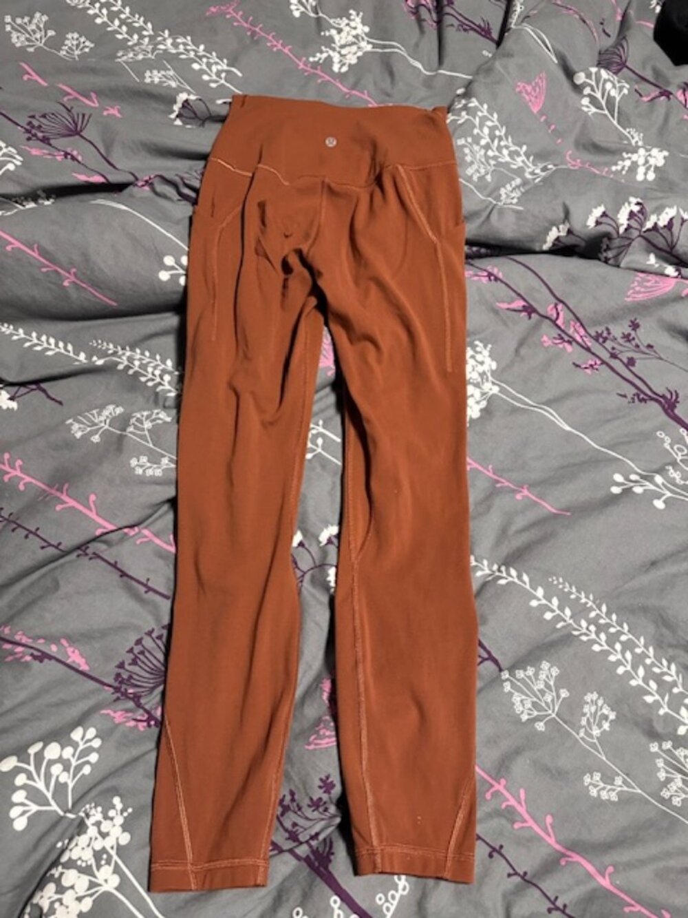 LUlulemon size 4 align leggings with pockets